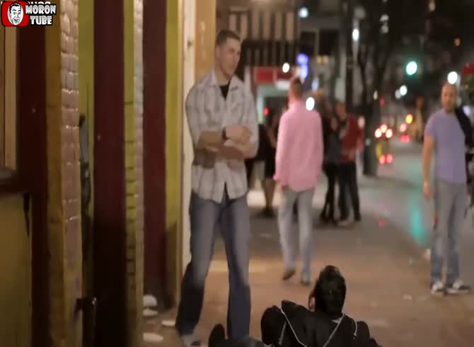 Video :After calling his wife a slut, he punches him and is taken into custody by the police